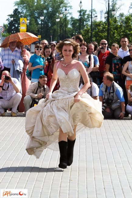 Marathon of Brides 2012 în Izhevsk Fugiți în cizme - Ижфото, Ижфото