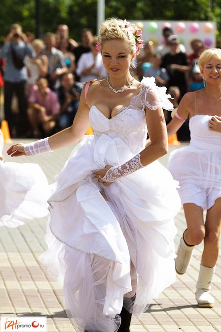 Marathon of Brides 2012 în Izhevsk Fugiți în cizme - Ижфото, Ижфото