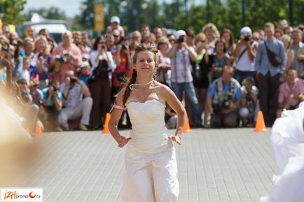 Марафон наречених 2012 у Іжевську забіг у валянках - іжфото, іжфото