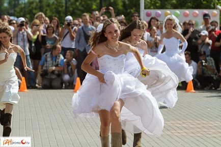 Марафон наречених 2012 у Іжевську забіг у валянках - іжфото, іжфото