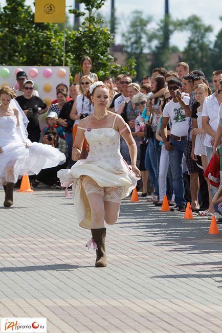 Марафон наречених 2012 у Іжевську забіг у валянках - іжфото, іжфото