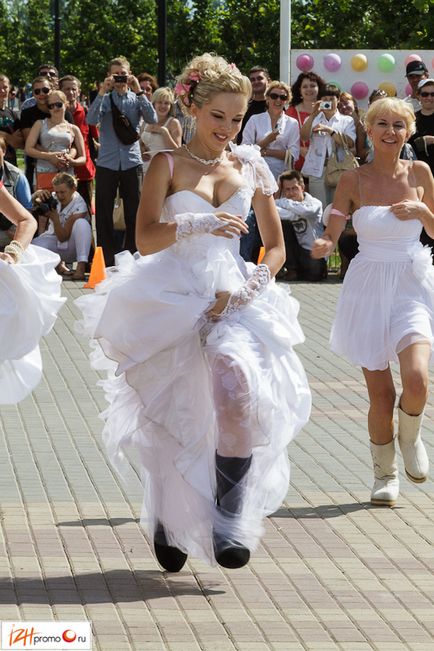 Marathon of Brides 2012 în Izhevsk Fugiți în cizme - Ижфото, Ижфото