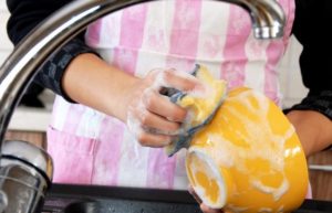 Este posibil să spălați vasele cu săpun de rufe