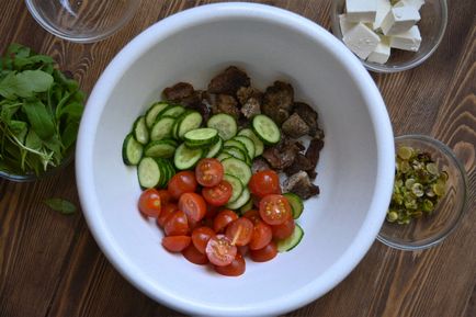 Salată de carne cu brânză și legume