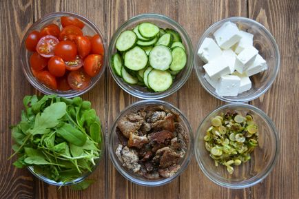 Salată de carne cu brânză și legume