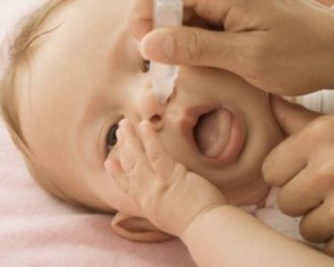 Orrfolyás csecsemőknél 2-4 hónap, mint kezelni, hogyan kell megérteni, hogy ő rhinitis