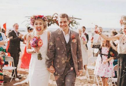 Незвичайна дводенна виїзна весілля-кемпінг Хіларі і Філліпа на пляжі, повністю