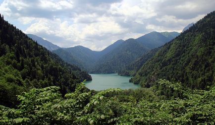 Озеро Ріца в Абхазії опис, фото, де знаходиться і як дістатися, екскурсії