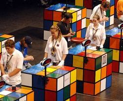 Căutați blogul Rubik cum se asamblează cubul de lemn