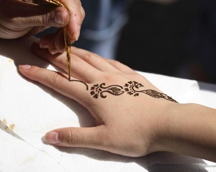 Henna folositoare pentru tatuaj unde să cumpere cum să atragă corect