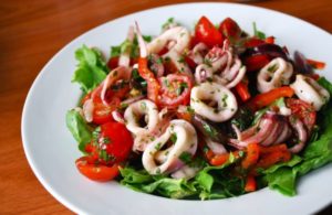 Пісний салат з кальмарами найсмачніший рецепт з фото