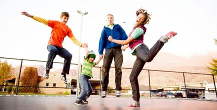 Jumping pe jocuri de trambulină pentru întreaga familie și exerciții pentru începători