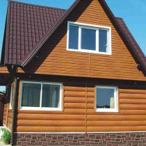 Simplitatea și disponibilitatea unei instalații de siding pe o casă din lemn
