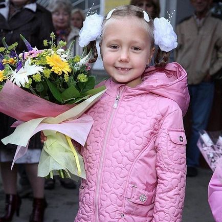 Пуговка і - батькових дочок - зовсім виросла! Вона вирішила показати свого хлопця