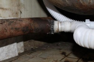 Repararea țevilor din fontă pentru încălzire și canalizare