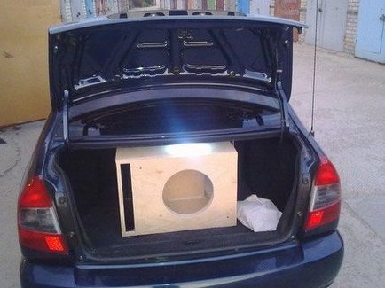 Subwoofer cu mâinile tale