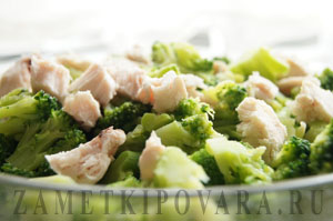 Salată cu broccoli și ciuperci