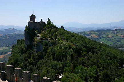 San Marino, menetrend, tornyok, parkoló, kábel autó, utca, részletes történeteket az utazások, keresés