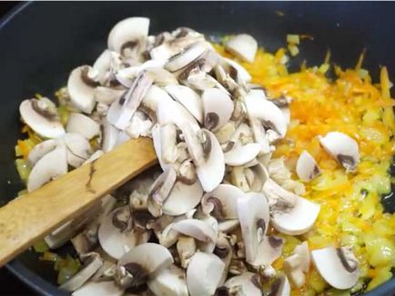 Supă de brânză cu ciuperci, pui și creveți este o rețetă excelentă pas cu pas cu o fotografie