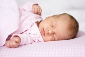 Cât de mult ar trebui un copil să doarmă în 3 luni de la standardele stabilite de somn și veghe