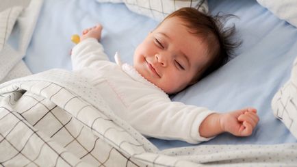 Скільки повинен спати дитина в 6 місяців режим дня