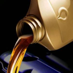 Cât costă schimbarea uleiului într-un atelier de mașini și în mod independent