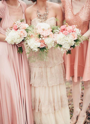 Весільні тренди сукні подружок нареченої для оксамитового сезону
