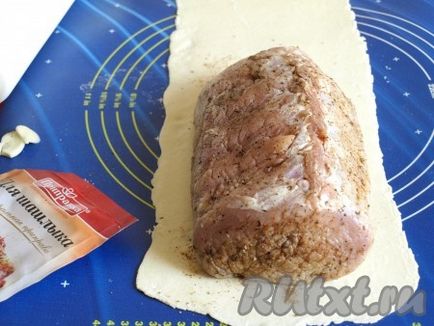 Carne de porc copt în testul cuptorului - rețetă cu fotografie