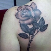 Tatuaje cu trandafiri negri - tatuaje pe