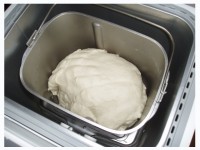 Aluat pentru pâine pita într-un producător de paine, retete de testare