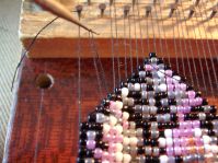 Weaving szerszámgép - rögzíti a végén a szálak, minden gyöngyök és gyöngyös alkotások