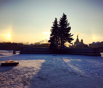 Trei soare pe cer deasupra orașului Petersburg (16 fotografii ale videoclipului), un blog al lui Christie, un contact