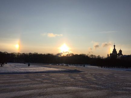Trei soare pe cer deasupra orașului Petersburg (16 fotografii ale videoclipului), un blog al lui Christie, un contact