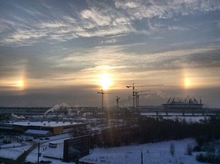 Trei soare pe cer deasupra orașului Petersburg (16 fotografii ale videoclipului), un blog al lui Christie, un contact