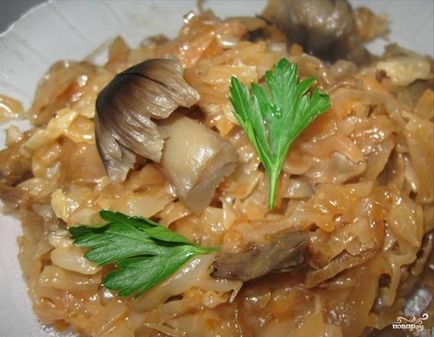 Тушкована квашена капуста з грибами - покроковий рецепт з фото на