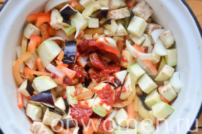 Тушковані овочі в томаті на зиму рецепт з фото