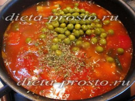Тушковані овочі в томатному соусі