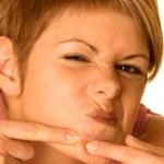 Îndepărtează căile de acnee populare