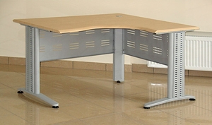 Кутові письмові столи, функціональність полиць, і можливості для створення двох робочих зон