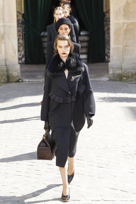 Ulyana Sergeenko, haute couture, őszi-téli 2017-2018 (Sergeenko) Ulyana Sergeenko, haute couture, őszi-téli 2017-2018