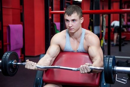 Exerciții pentru a antrena bicepsul pe pompa eficientă în hală