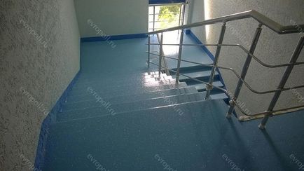 Öntött padlók a lépcsőn