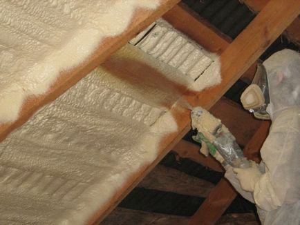 Încălzirea mansardei cu spumă poliuretanică în interiorul casei, tehnologie de izolare termică