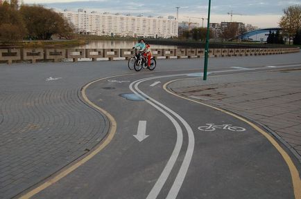 Calea bicicletei cum să se comporte la un motorist, pentru a nu deranja PDA