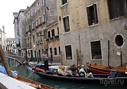 Gondolier venețian - unul dintre simbolurile principale ale Veneției