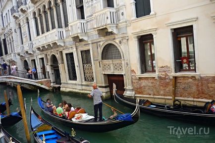 Gondolier venețian - unul dintre simbolurile principale ale Veneției