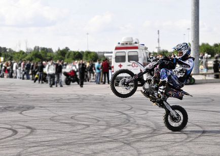 Віллі на Питбайк, їзда на задньому колесі, вчимося з нуля