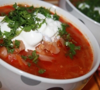 Borscht delicios pe rețeta de pui de casă de casă