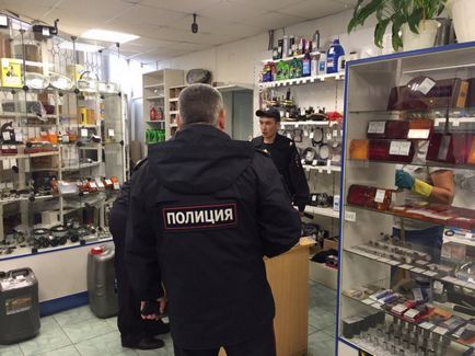 Nyizsnyij Tagil rendőr lelőtt és megölt egy kutya megharapott három ember (a rendőr) Nyizsnyij Tagil rendőr lelőtt és megölt egy kutya megharapott három ember