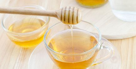 Apa cu miere pe un stomac gol beneficiază și rău, proprietăți, cum să ia